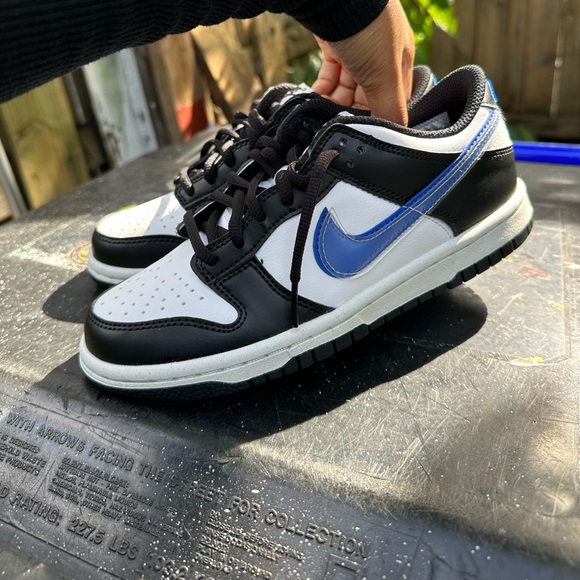 Nike sneakers - Picture 1 of 4